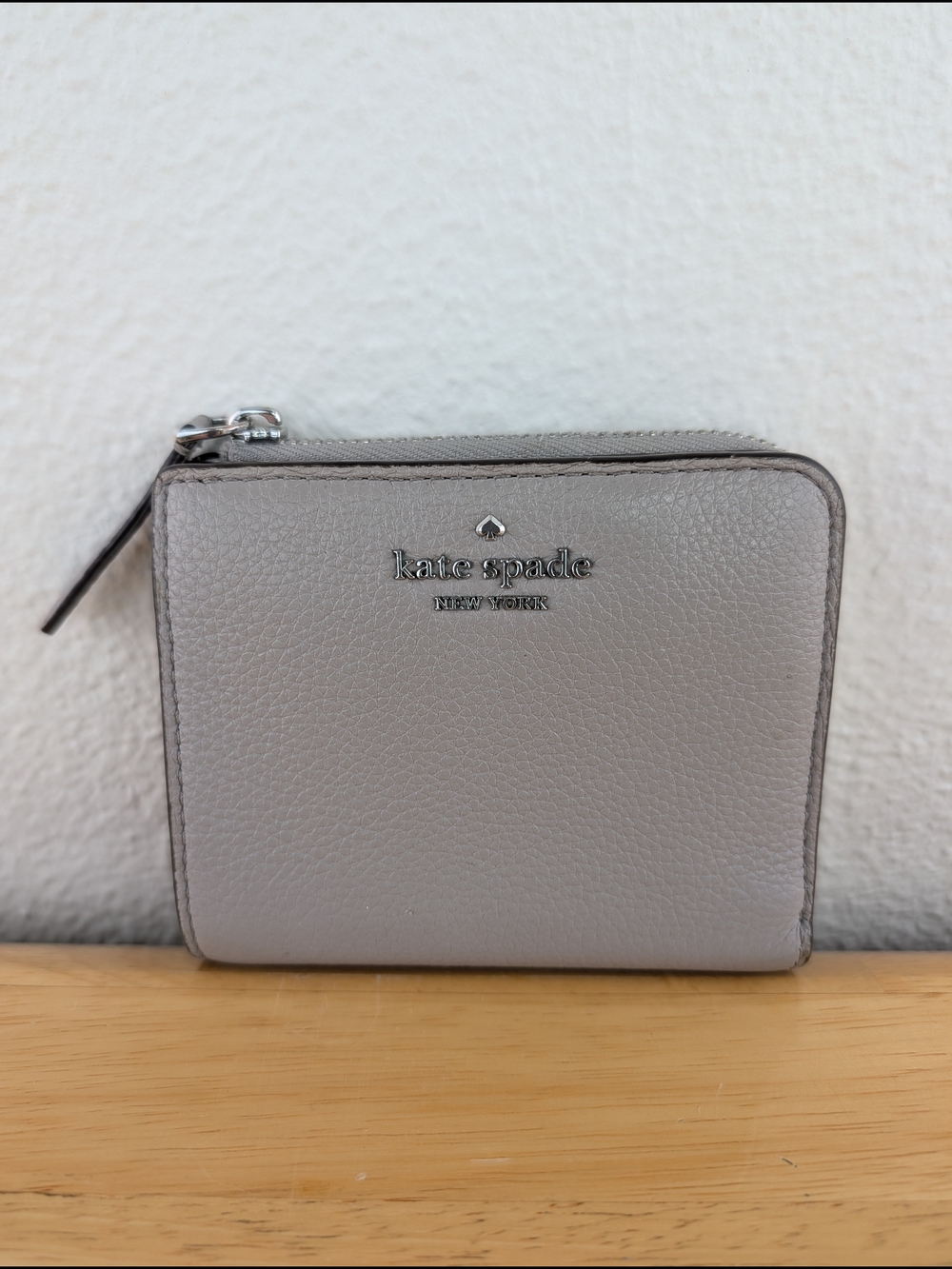 Kate Spade New York Gray Pebbled Leather Compact L-Zip Snap Wallet Card